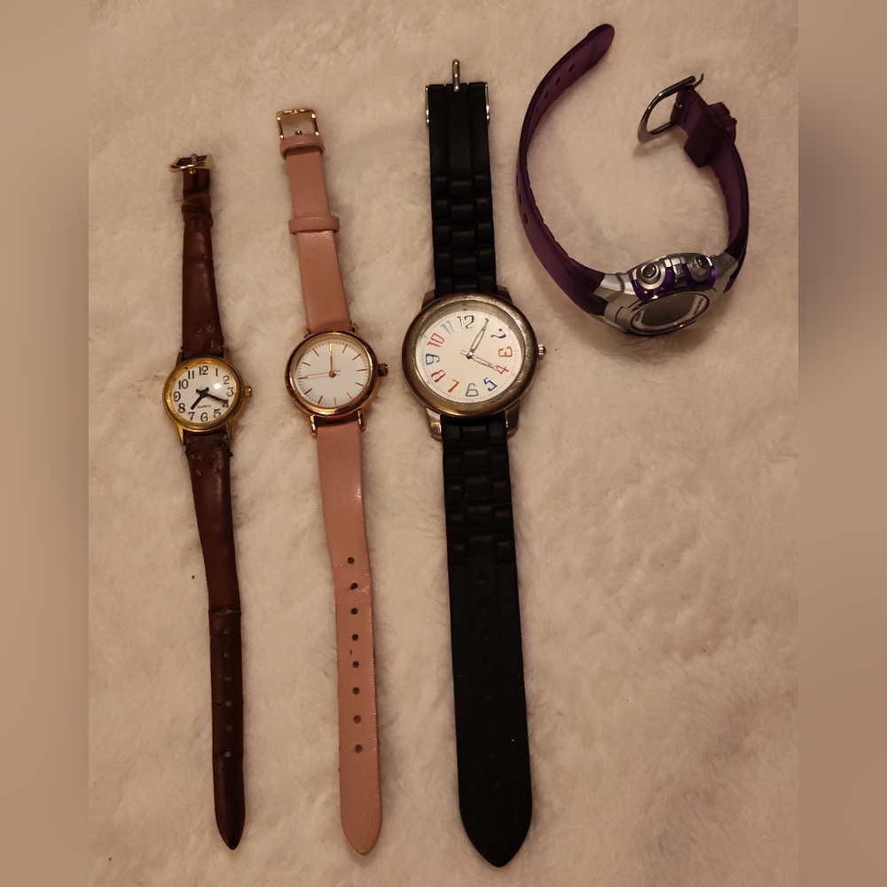 Vintage Bundle Of 4 Watches (1 Is Working, 3 Need Batteries)